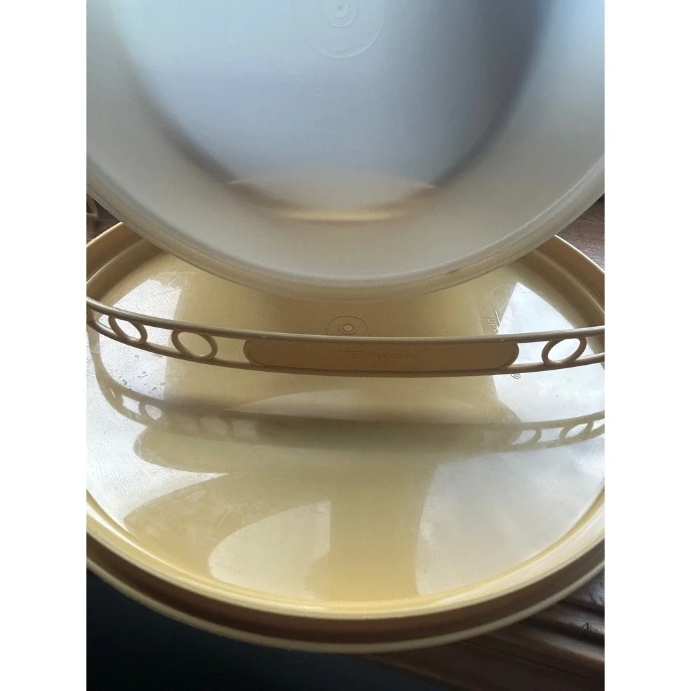 Vintage Tupperware Cake Taker Harvest Gold Round Carrier 1256 1257 1258 USA